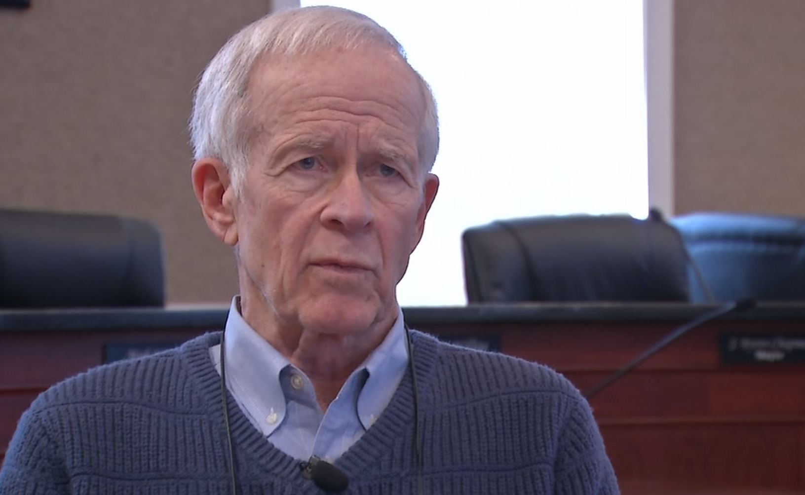 Fellow mayor gives Fischer a 'failing grade' on budget and communication